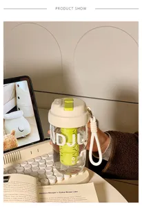 Bouteille d'eau en plastique portable avec infuseur a thé et double couvercle quotidien.