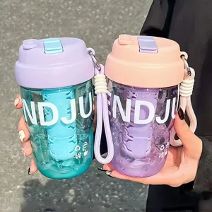 Bouteille d'eau portable en plastique avec infuseur à thé et double couvercle d'été.