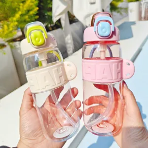 Bouteille d'eau de sport en plastique portable avec paille, jolie tasse mignonne pour couple.