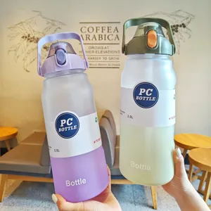 Megali mat plastiko boukali nerou me chevili kai kalamaki gia athlimata kai fitness.