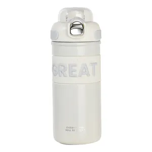 Botella térmica minimalista con pajita y diseño portátil para el uso diario en cualquier lugar.