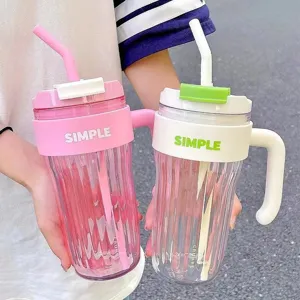 Stylish plastic straw cup with handle, large capacity cute couple water cup for summer.