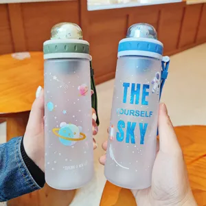 Creatieve Matte Plastic Waterfles Met Microlandschap Deksel Cartoon Astronaut Print Directe Drinkbeker Met Lanyard Voor Kantoor Buiten