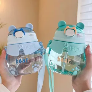 Bottiglia d'acqua in plastica a forma di orso con cannuccia e tracolla, tazza per bambini da 850ml