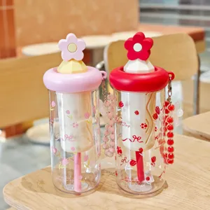 Niedlicher Blumen-Strohhalm-Wasserbecher mit Perlenanhänger, große Kunststofftasse für den Alltag.