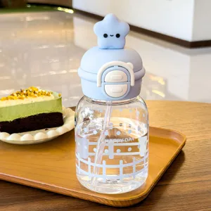 Niedliche Stern Cartoon Trinkflasche mit Strohhalm und Doppeltrinkdesign für Kinder und Schüler.