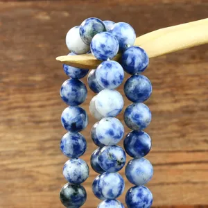Lange ketting met ronde edelsteenralen van blauwe sodaliet handgemaakt sieradenitem