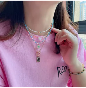 Set di collane di perle multistrato con ciondolo a farfalla e moneta per donne moda.