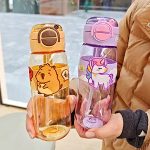 Niedliche Cartoon Doppeltrink-Plastiktrinkhalm-Wasserflasche tragbare Studententasse