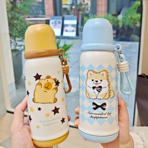 Boraccia termica in acciaio inossidabile sottovuoto con simpatico design di orso e cane, con cordino.