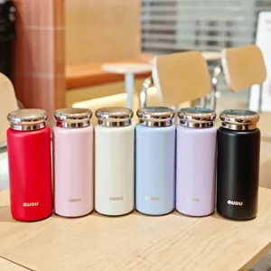 Botella térmica mini compacta, taza termo de bolsillo de acero inoxidable portátil para uso diario.