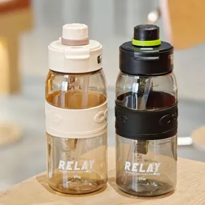 27oz Plastik Wasserflasche mit Strohhalm und Silikonhülle, tragbarer Sportbecher für Outdoor.