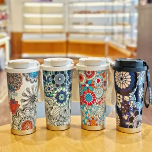 Vaso de viaje aislado de acero inoxidable estilo bohemio con correa y tapa