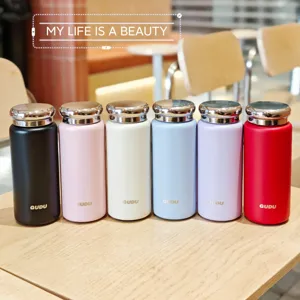 Botella termica de vacio mini compacta, taza de viaje de acero inoxidable portatil para uso diario.