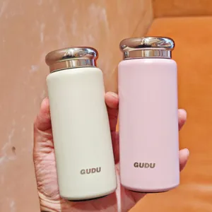 Botella térmica de vacío mini y portátil, taza termo de viaje compacta de acero inoxidable.