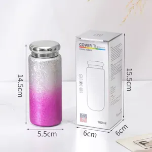 Vista detallada de la mini taza térmica al vacío con degradado rosa plateado y tamaño compacto.