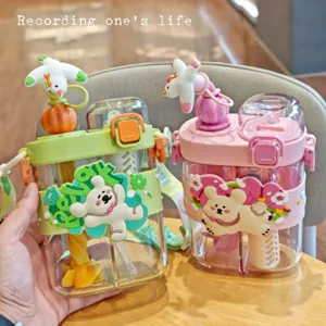 Cartoon Doppelkammer Wasserflasche mit Tragegurt, niedlicher Bär Strohhalm Becher für Kinder.