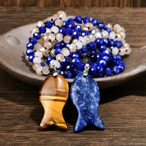 Collana lunga con perline e ciondolo pesce in pietra naturale artigianale gioiello unico