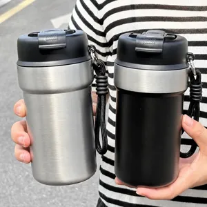 Gobelet isotherme en acier inoxydable portable avec couvercle double boisson et sangle.