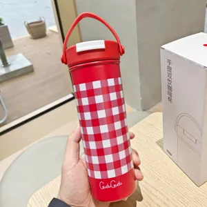 Roter isolierter Kaffeebecher tragbarer Edelstahlbecher mit praktischem Griff 510ml