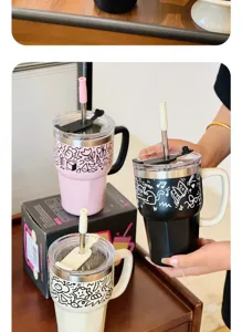 Edelstahl Thermobecher mit Henkel, Strohhalmdeckel und stylischem Graffiti-Design für Alltag.