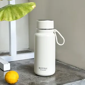 Minimalistische Edelstahl Isolierthermosflasche Wasserflasche mit tragbarem Griff für Outdoor.