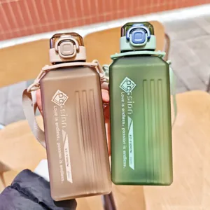 Quadratische Kunststoff-Wasserflasche mit Gurt, 650ml matte Fitness-Sportflasche für Training.