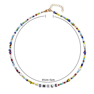Collana choker con perline colorate e ciondolo lettere smile, gioiello francese fatto a mano.