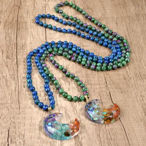 Handgemachte Naturstein-Perlenkette mit Bergkristall Mond Anhänger für elegante Damen