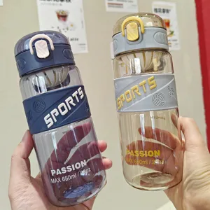 Borraccia sportiva in plastica da 650ml bottiglia d'acqua da palestra con tappo e scala.