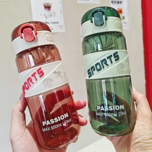 Borraccia sportiva in plastica da 650ml con tappo a scatto per fitness all'aperto.