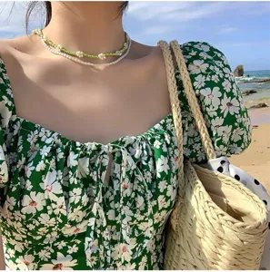 Collier superpose de perles de riz colorees style Coreen detail bijou mode ete.