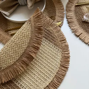 Ronde placemat van papierkoord met franjes, stijlvolle ombre tafemat voor decoratie in de eetkamer.