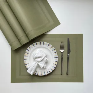 Green woven PVC placemat set detail view, anti-slip heat insulation table mat for dining room.