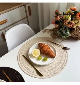 Boheems in reliëf gemaakte ronde PVC placemat, waterdichte en hittebestendige tafelmat.