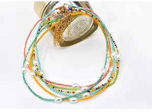 Bohème bunte Glasperlen Halskette mit weißen Perlen mehrlagige kurze Choker Schmuck für Damen