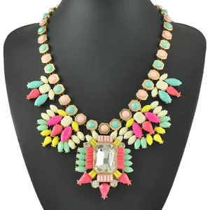 Gorgeous colorful statement collar necklace with sparkling rhinestones for women evening party