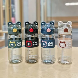 Süße Bär Trinkflasche mit Strohhalm tragbare Plastikflasche 650ml für Kinder und Schüler