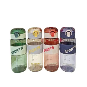 Borraccia sportiva in plastica portatile 650ml con tappo a scatto per fitness all aperto.
