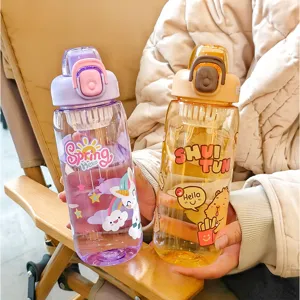Süße Cartoon Kinder Kunststoff Wasserflasche Mit Strohhalm Auslaufsicher Tragbarer Griff Klappdeckel Große Kapazität Trinkbecher Für Schüler
