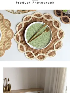 Tovaglietta intrecciata in carta floreale stile ins con piatto bianco e posate dorate.