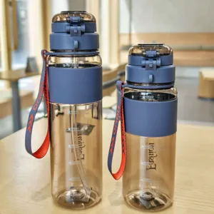 Paar Sport Wasserflasche Kunststoff bruchsicher auslaufsicher Strohhalm Becher Detail Ansicht