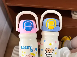 Niedliche Edelstahl Thermosflasche mit Tragegriff und Strohhalm Design für den täglichen Gebrauch.