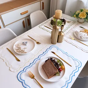 Vintage Creme Stil Bestickte Wellenrand Platzset Polyester Wärmeisolierung Tischmatte Für Esszimmer Hochzeit Bankett Dekor