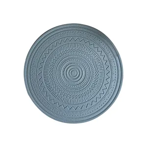 Ronde boheemse reliëf kunstleren placemat voor een mooie en zeer stijlvolle eettafel.