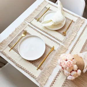 Tovaglietta frangiata in cotone e lino stile country runner da tavola per la cucina.