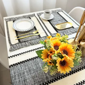 Set tovagliette runner da tavola in cotone lino strisce bianco nero con eleganti frange