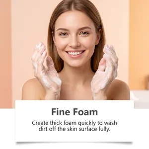 Vue détaillée de savon nettoyant à base de plantes créant une mousse riche pour la peau.