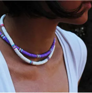 Detailansicht der boho 6mm Fimo Perlen Choker Halskette, farbenfrohes mehrschichtiges Design.