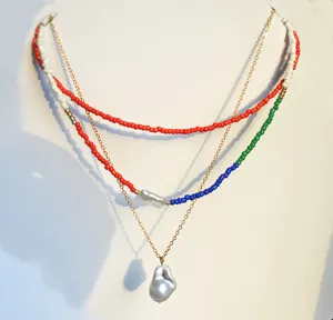 Collana girocollo multistrato con perline colorate e ciondolo in perla barocca donna